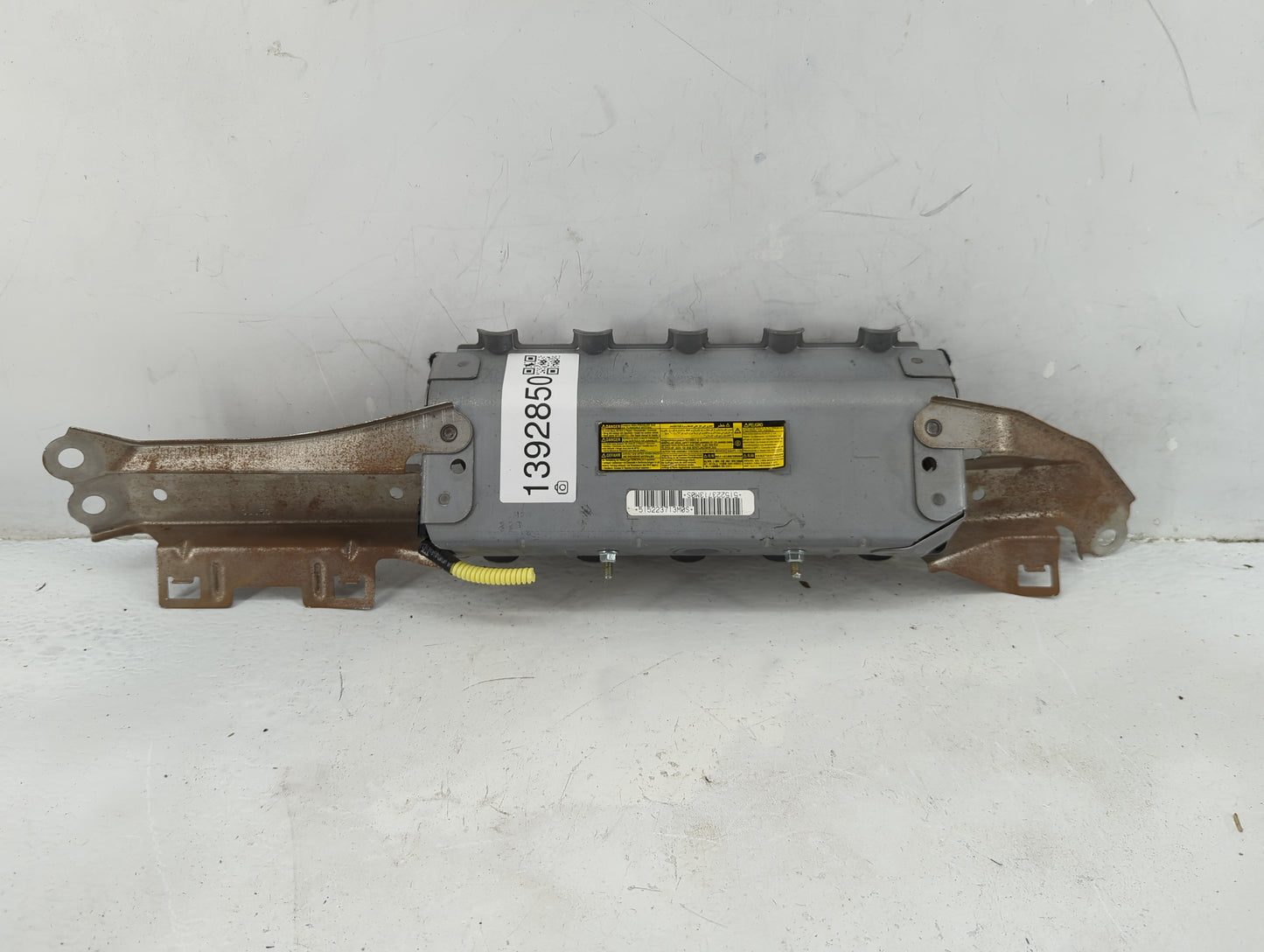 2013-2018 Toyota Avalon Air Bag Passenger Right Knee OEM Fits Fits 2013 2014 2015 2016 2017 2018 OEM Used Auto Parts - Oemus
