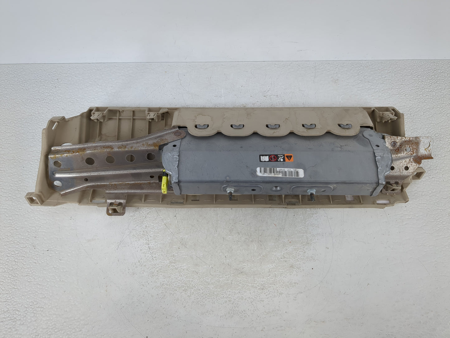 2018-2019 Toyota Camry Air Bag Passenger Right Knee OEM P/N:506799518M4M Fits Fits 2018 2019 OEM Used Auto Parts - Oemusedau