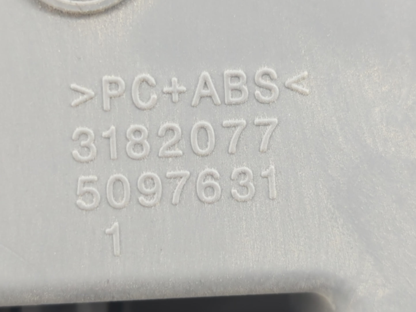 2018 Toyota Camry Overhead Roof Console - Oemusedautoparts1.com