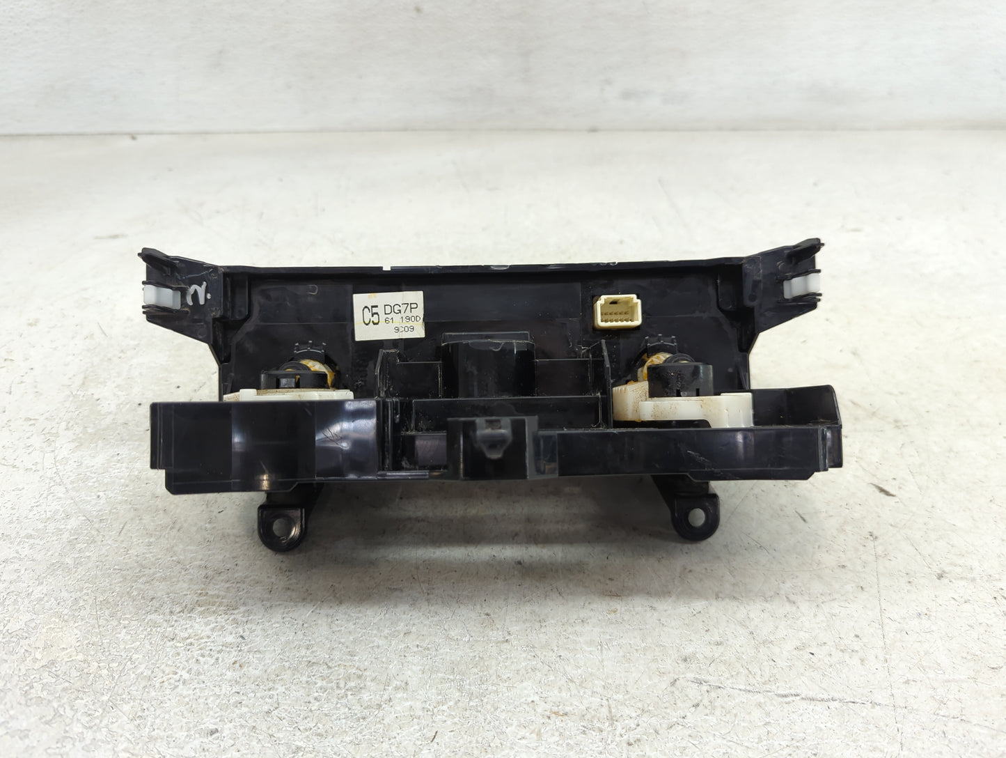 2017-2018 Toyota Yaris Ia Climate Control Module Temperature AC/Heater Replacement P/N:DG7P 61 190D Fits OEM Used Auto Parts
