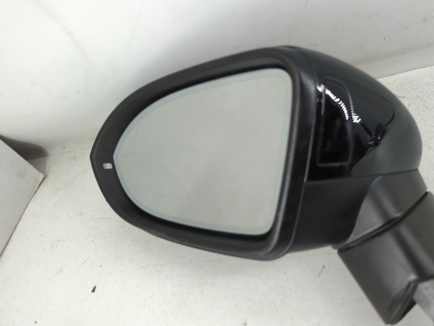 2016-2020 Volkswagen Passat Driver Side View Mirror - Left Door Mirror OEM Used - Oemusedautoparts1.com
