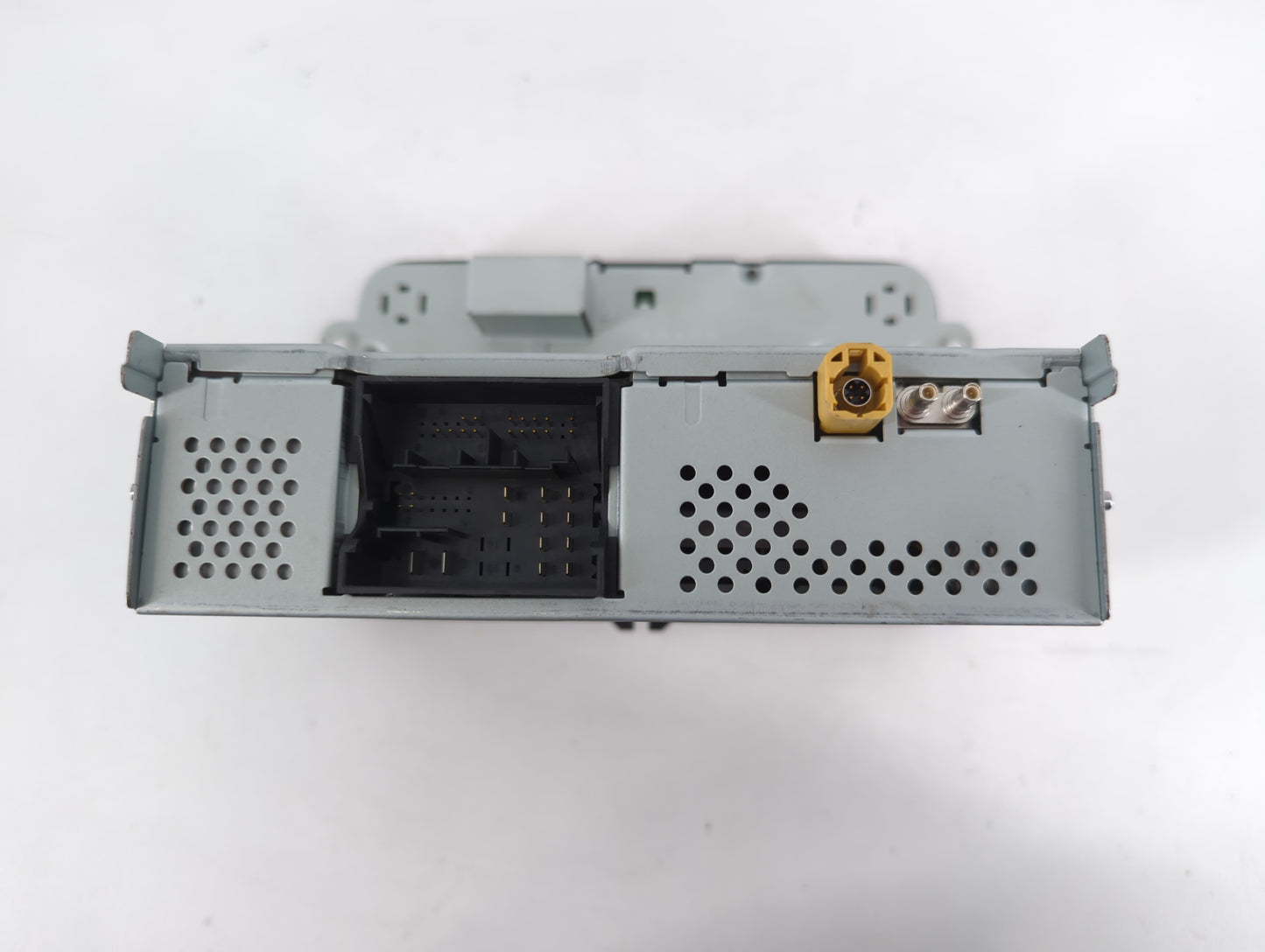 2018 Volkswagen Tiguan Radio AM FM Cd Player Receiver Replacement P/N:561 035 150 B Fits Fits 2019 OEM Used Auto Parts - Oem