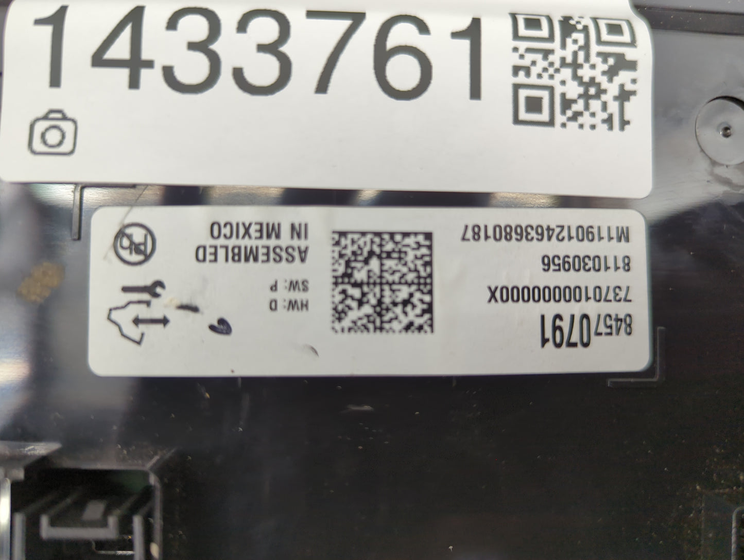2018-2019 Buick Enclave Radio AM FM Cd Player Receiver Replacement P/N:84570791 Fits Fits 2018 2019 OEM Used Auto Parts - Oe