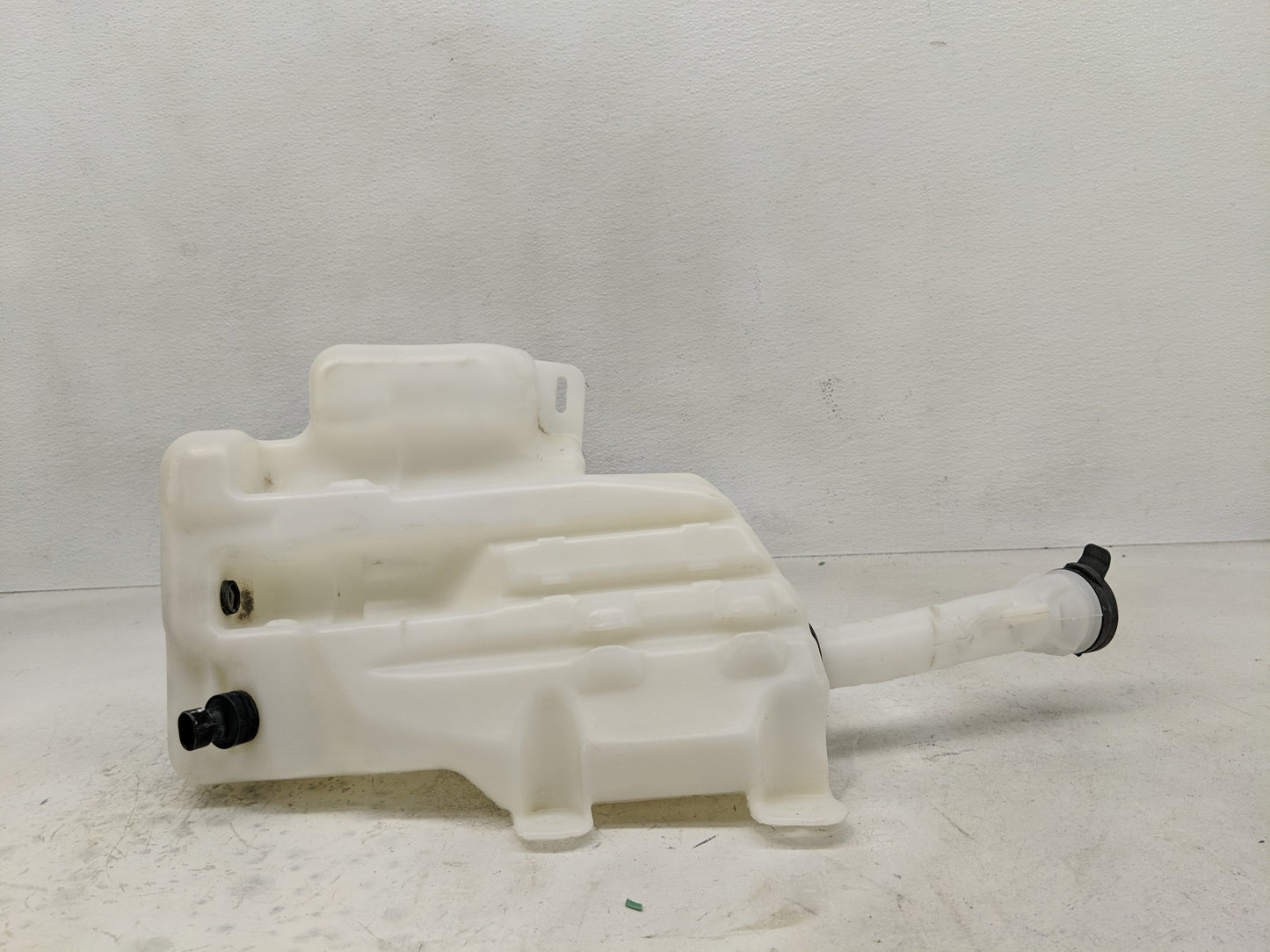 2013-2019 Cadillac Xts Windshield Washer Fluid Reservoir Bottle Oem - Oemusedautoparts1.com