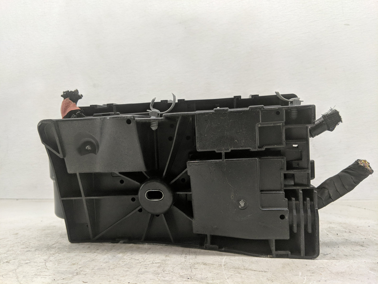 2019 Cadillac Xts Fusebox Fuse Box Panel Relay Module Fits OEM Used Auto Parts - Oemusedautoparts1.com