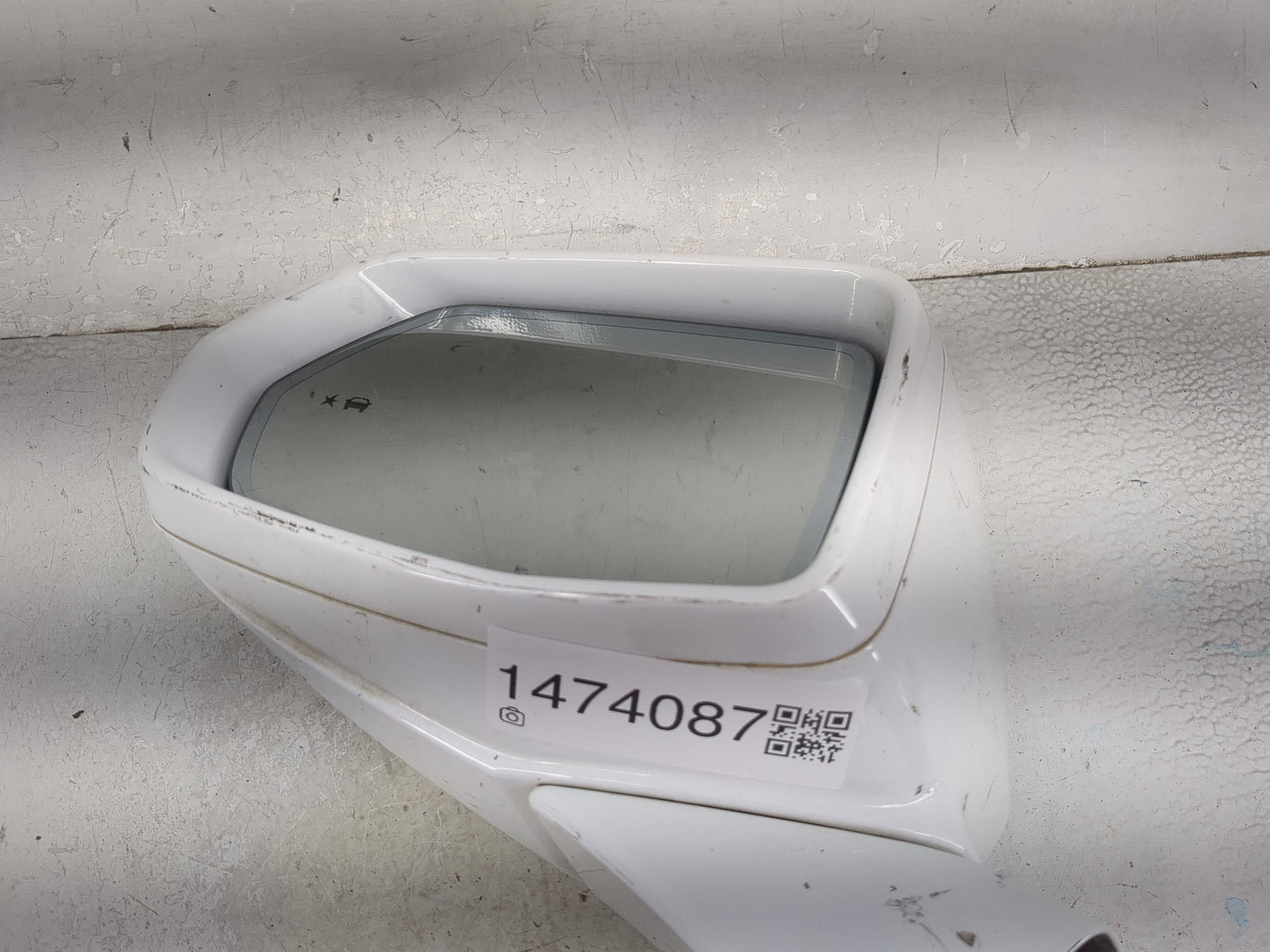 2019-2022 Chevrolet Blazer Driver Side View Mirror - Left Door Mirror OEM Used - Oemusedautoparts1.com