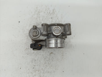 2017-2018 Chevrolet Cruze Throttle Body P/N:12671379AA Fits Fits 2017 2018 OEM Used Auto Parts