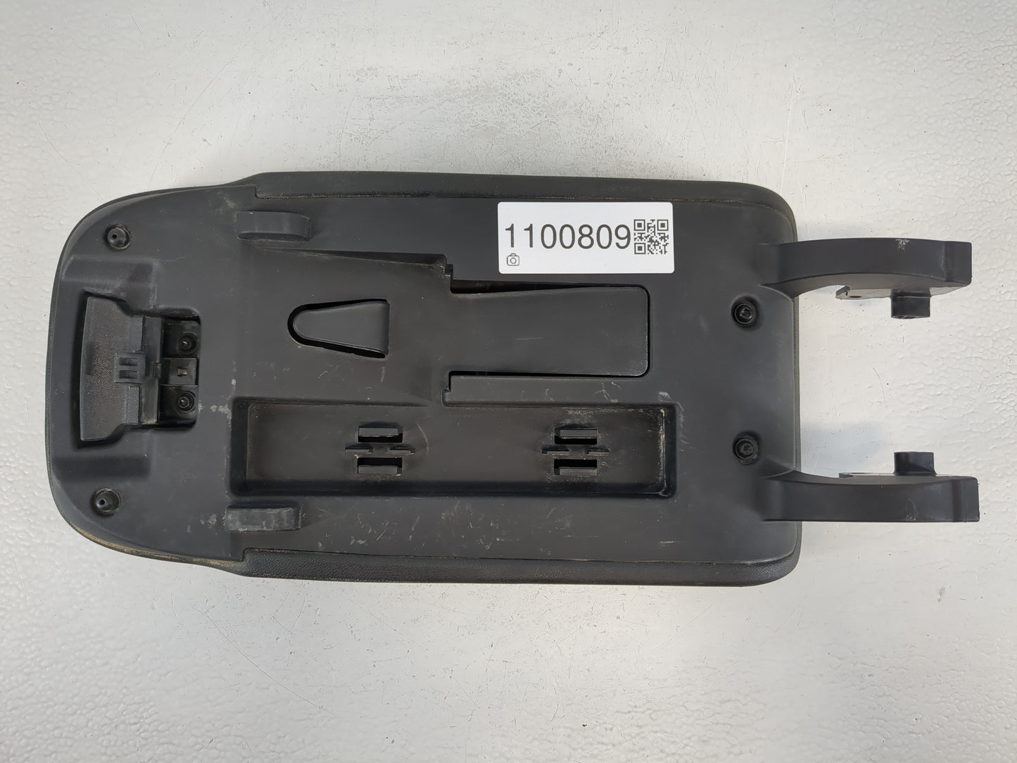 2018-2022 Chevrolet Equinox Center Console Armrest Cover Lid Fits Fits 2018 2019 2020 2021 2022 OEM Used Auto Parts - Oemuse