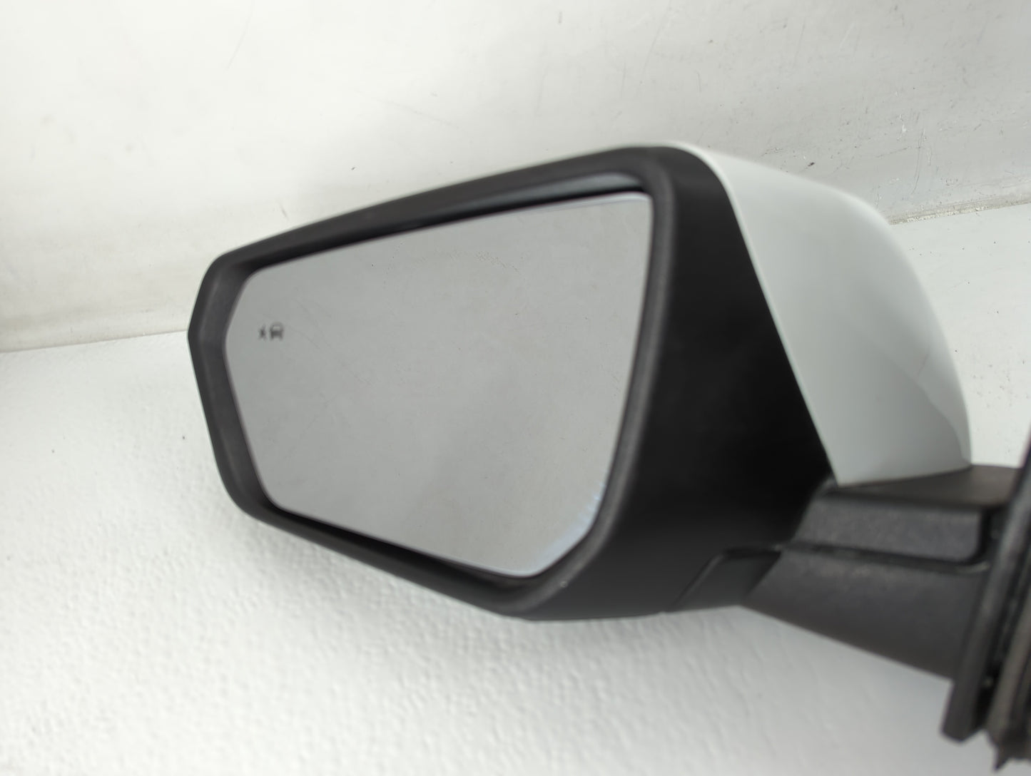 2018-2020 Chevrolet Equinox Passenger Side View Mirror - Right Door Mirror OEM Used - Oemusedautoparts1.com