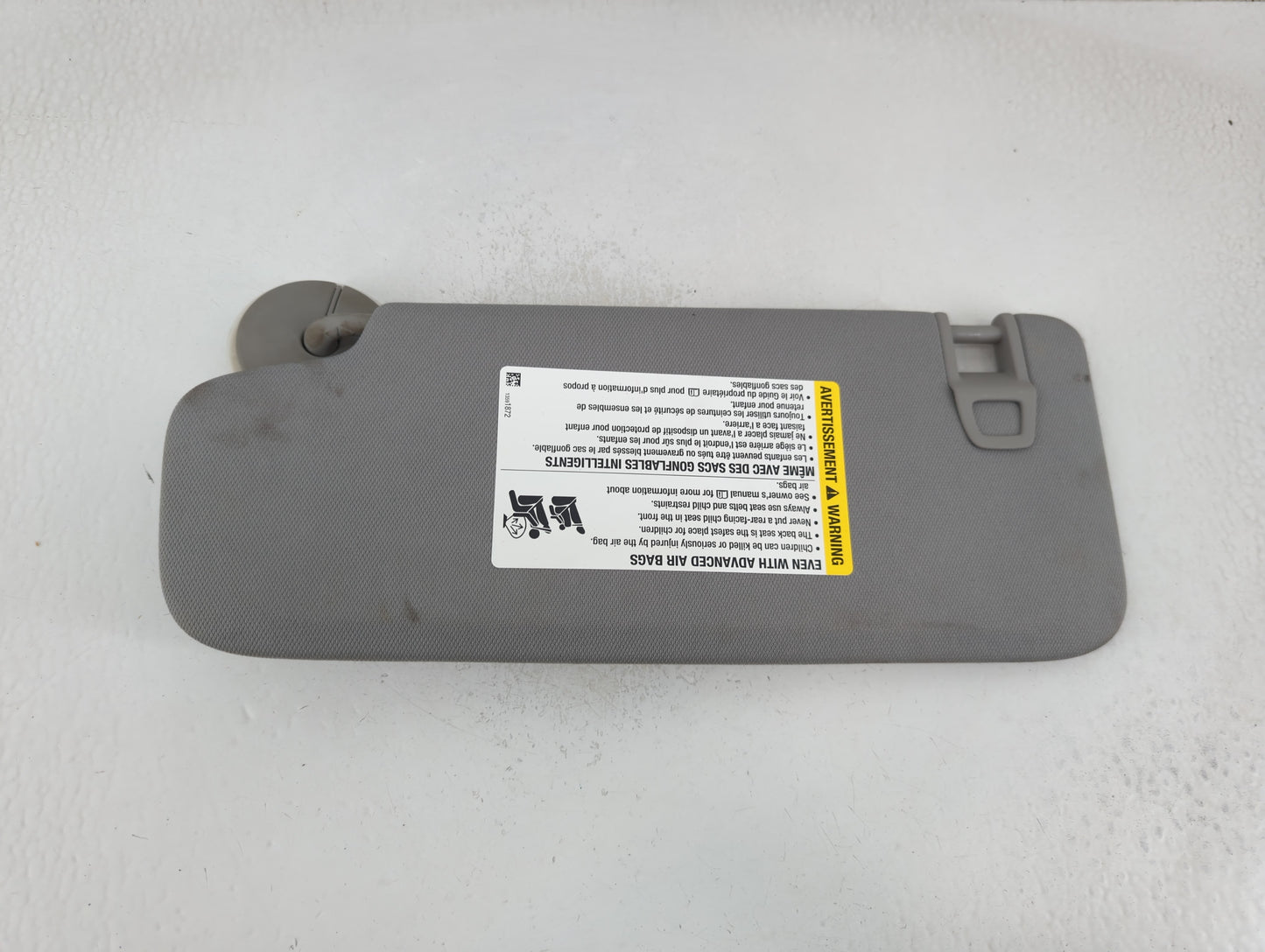 2018-2019 Chevrolet Equinox Sun Visor Shade Replacement Driver Left Mirror Fits Fits 2018 2019 OEM Used Auto Parts - Oemused