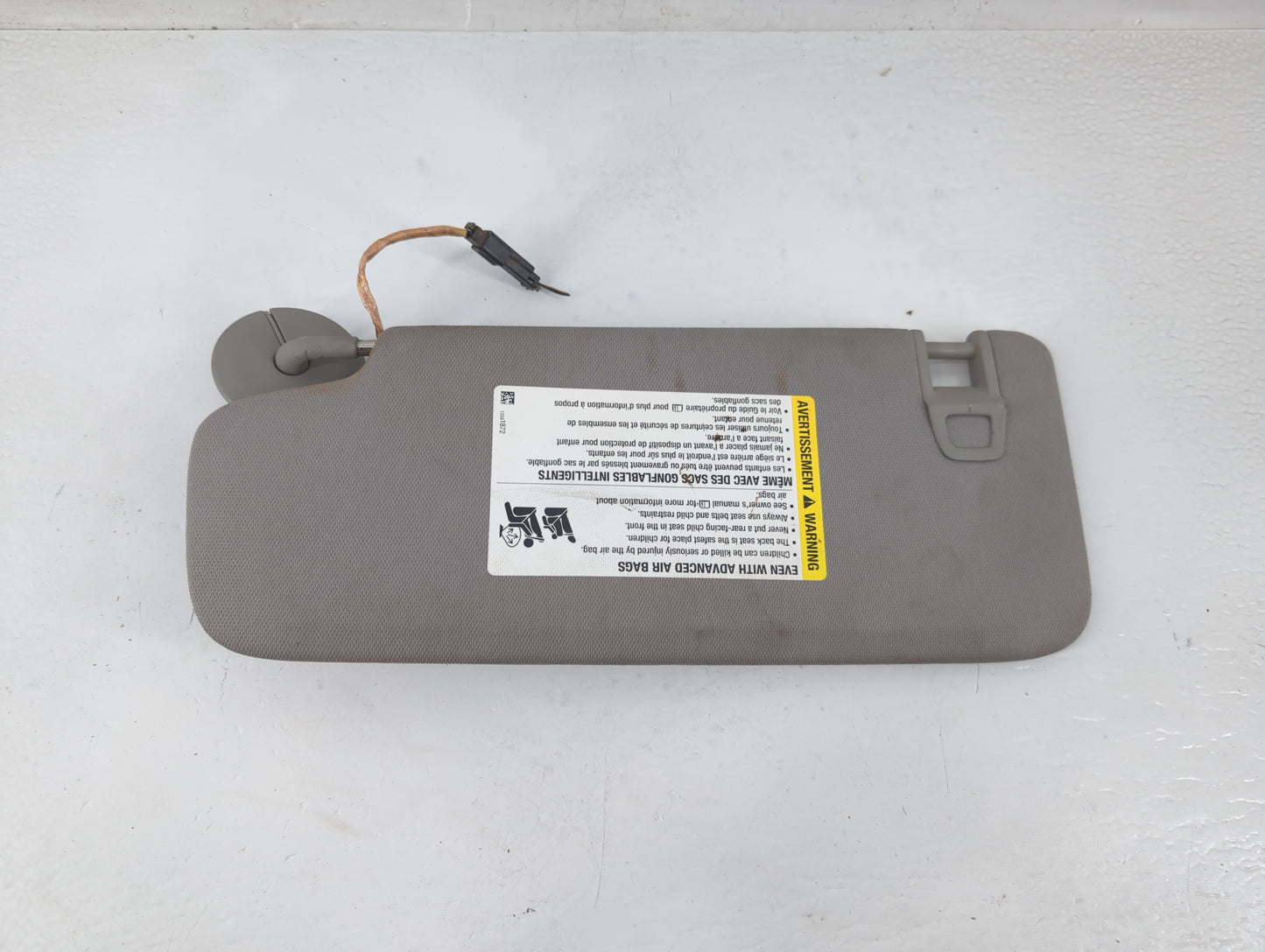 2018-2019 Chevrolet Equinox Sun Visor Shade Replacement Passenger Right Mirror Fits Fits 2018 2019 OEM Used Auto Parts - Oem