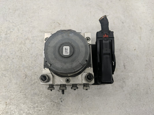 2018-2019 Chevrolet Equinox ABS Pump Control Module Replacement P/N:84560135 Fits Fits 2018 2019 2020 2021 OEM Used Auto Parts