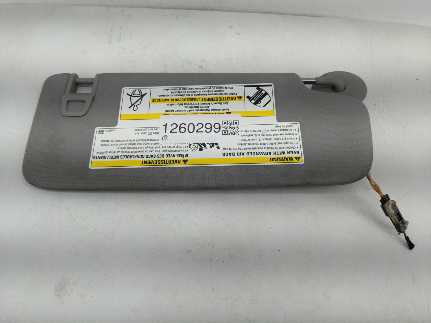 2018-2019 Chevrolet Equinox Sun Visor Shade Replacement Driver Left Mirror Fits Fits 2018 2019 OEM Used Auto Parts - Oemused