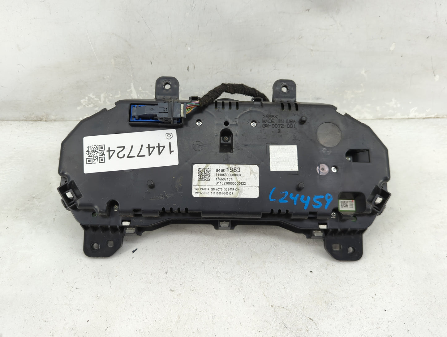 2019 Chevrolet Equinox Instrument Cluster Speedometer Gauges P/N:84601983 Fits OEM Used Auto Parts - Oemusedautoparts1.com