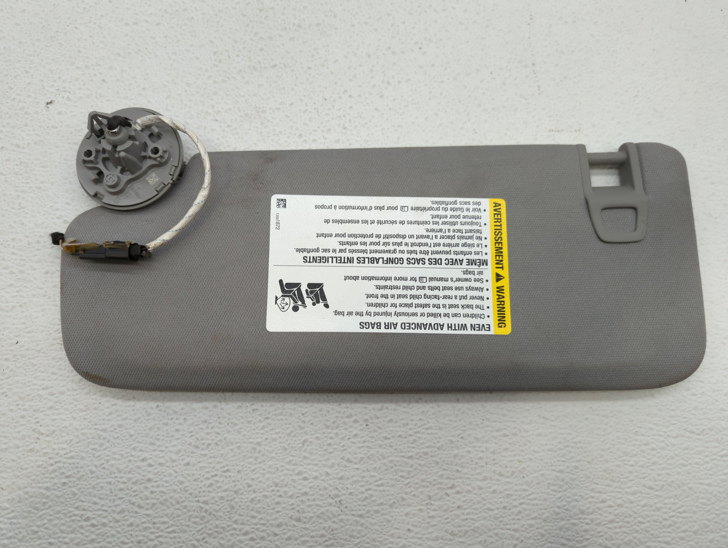 2018-2019 Chevrolet Equinox Sun Visor Shade Replacement Passenger Right Mirror Fits Fits 2018 2019 OEM Used Auto Parts - Oem