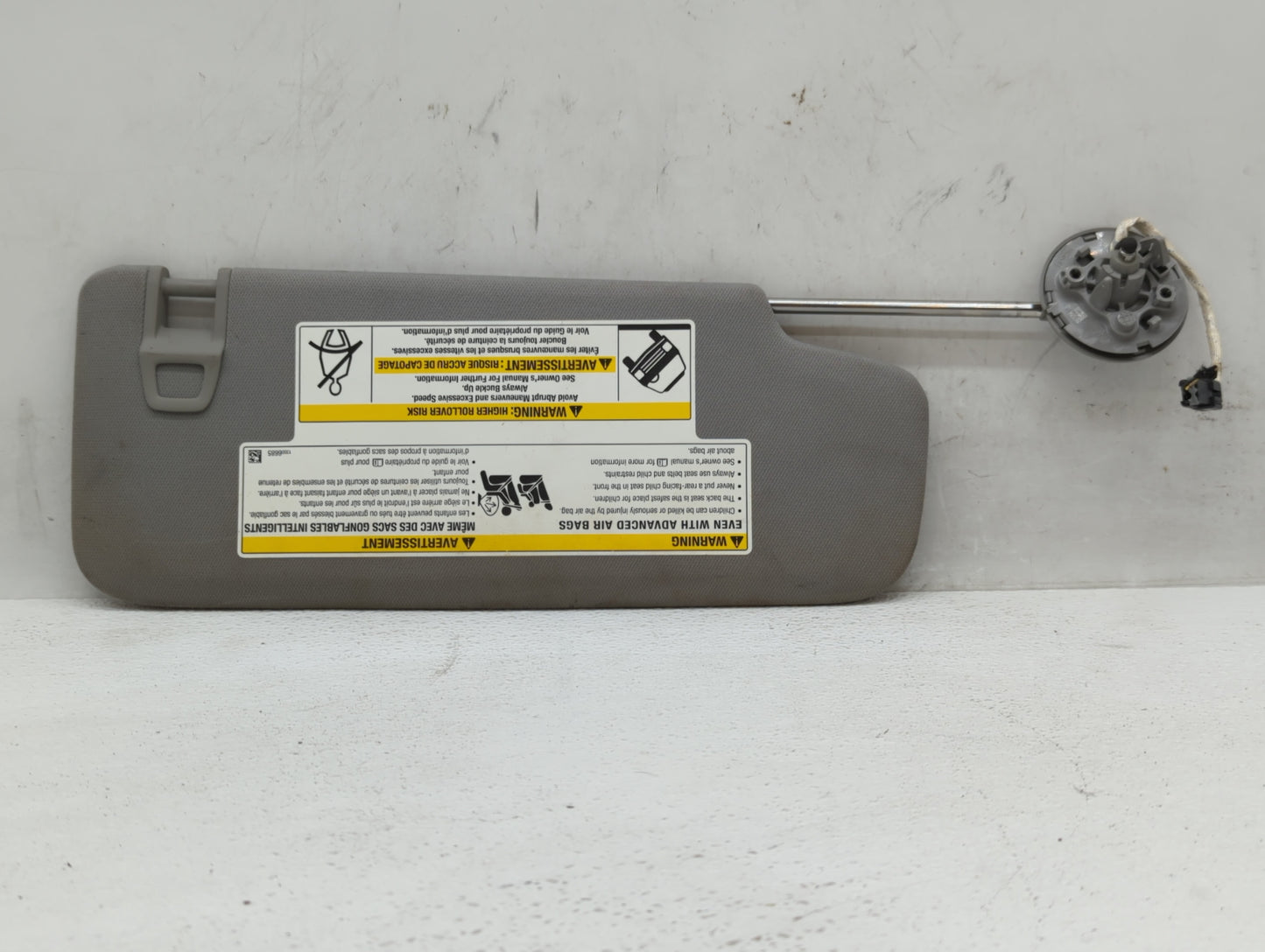 2018-2019 Chevrolet Equinox Sun Visor Shade Replacement Passenger Right Mirror Fits Fits 2018 2019 OEM Used Auto Parts - Oem