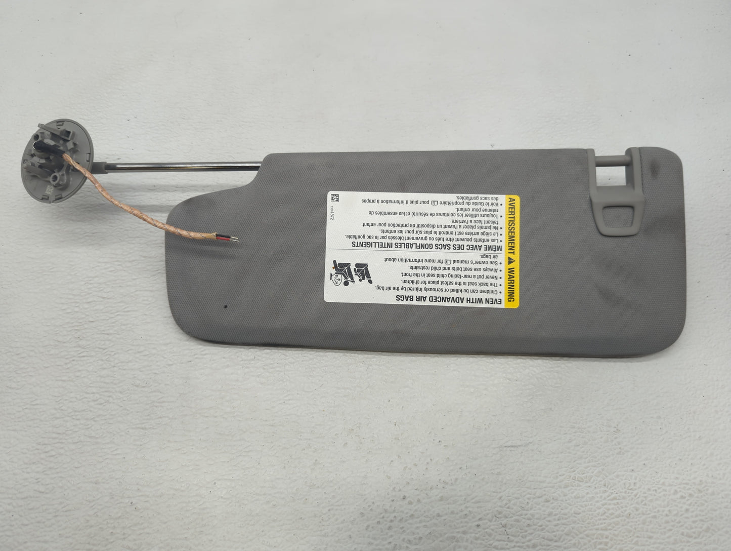 2018-2019 Chevrolet Equinox Sun Visor Shade Replacement Passenger Right Mirror Fits Fits 2018 2019 OEM Used Auto Parts - Oem