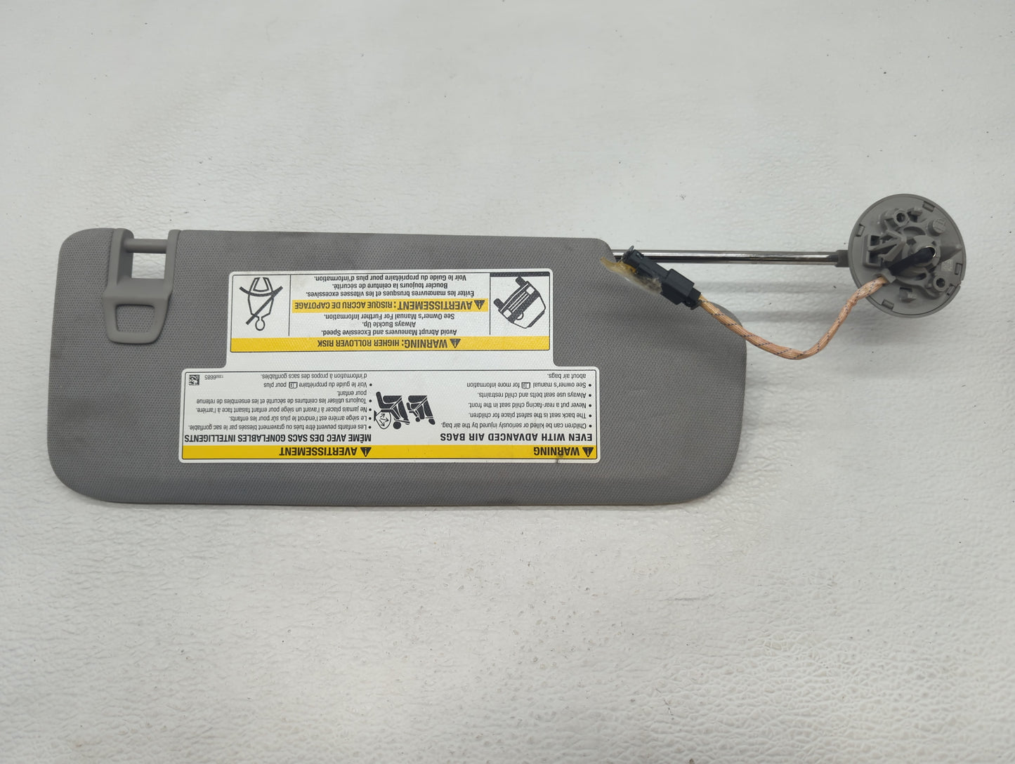 2018-2019 Chevrolet Equinox Sun Visor Shade Replacement Driver Left Mirror Fits Fits 2018 2019 OEM Used Auto Parts - Oemused