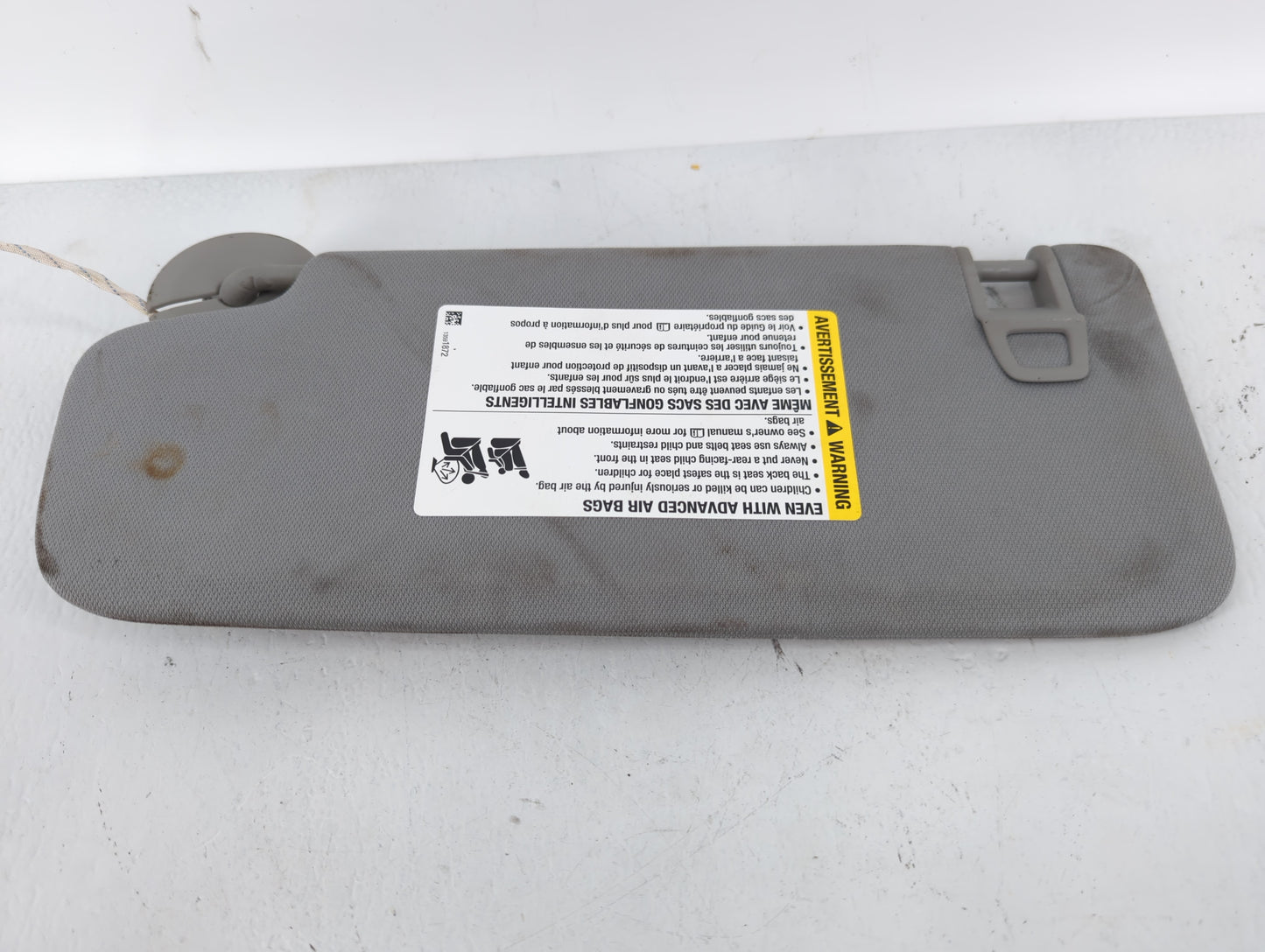 2018-2019 Chevrolet Equinox Sun Visor Shade Replacement Passenger Right Mirror Fits Fits 2018 2019 OEM Used Auto Parts - Oem