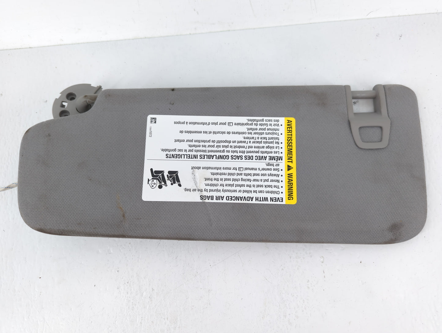 2018-2019 Chevrolet Equinox Sun Visor Shade Replacement Passenger Right Mirror Fits Fits 2018 2019 OEM Used Auto Parts - Oem