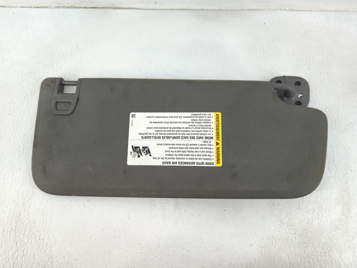 2018-2019 Chevrolet Equinox Sun Visor Shade Replacement Driver Left Mirror Fits Fits 2018 2019 OEM Used Auto Parts - Oemused