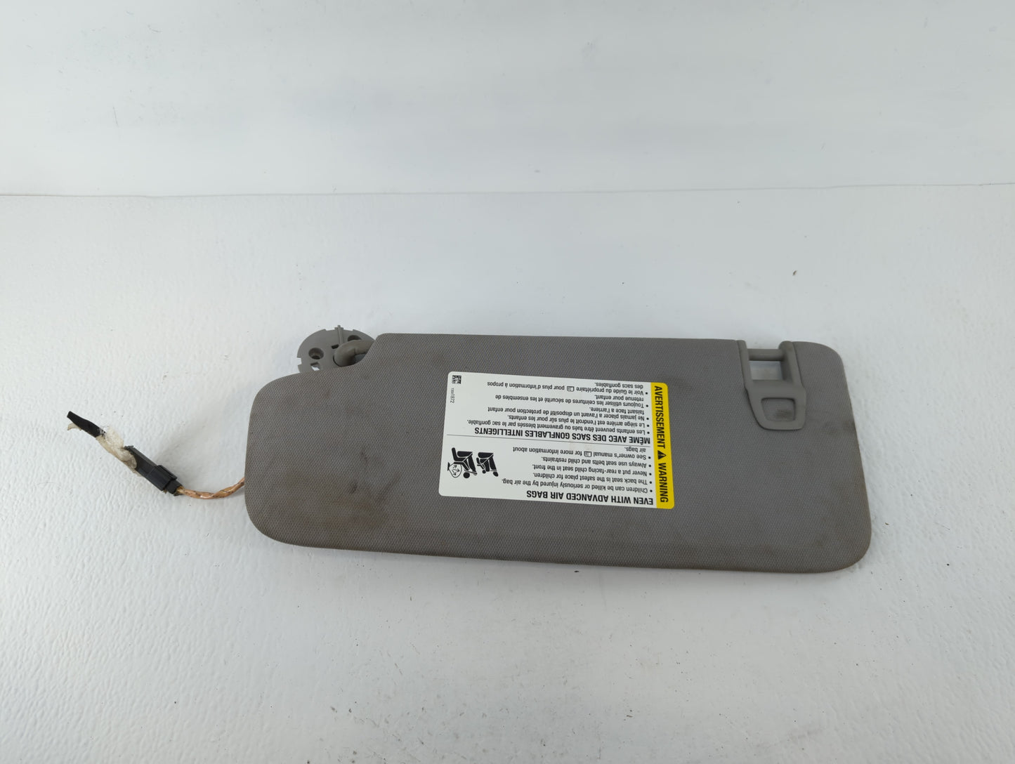 2018-2019 Chevrolet Equinox Sun Visor Shade Replacement Passenger Right Mirror Fits Fits 2018 2019 OEM Used Auto Parts - Oem