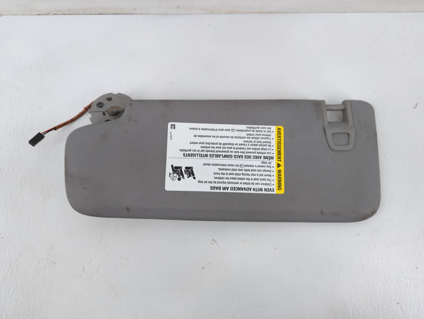 2018-2019 Chevrolet Equinox Sun Visor Shade Replacement Passenger Right Mirror Fits Fits 2018 2019 OEM Used Auto Parts - Oem