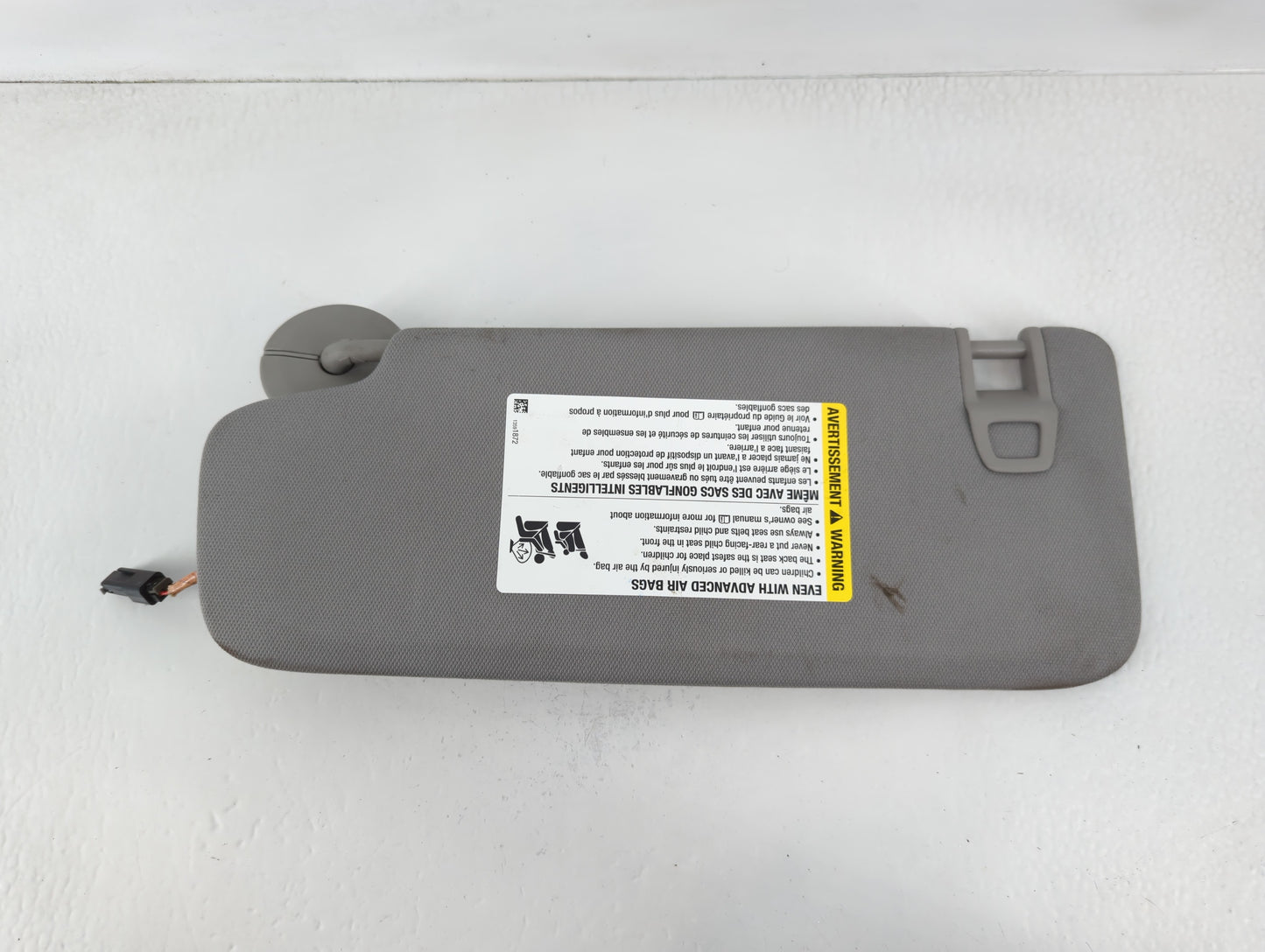 2018-2019 Chevrolet Equinox Sun Visor Shade Replacement Driver Left Mirror Fits Fits 2018 2019 OEM Used Auto Parts - Oemused