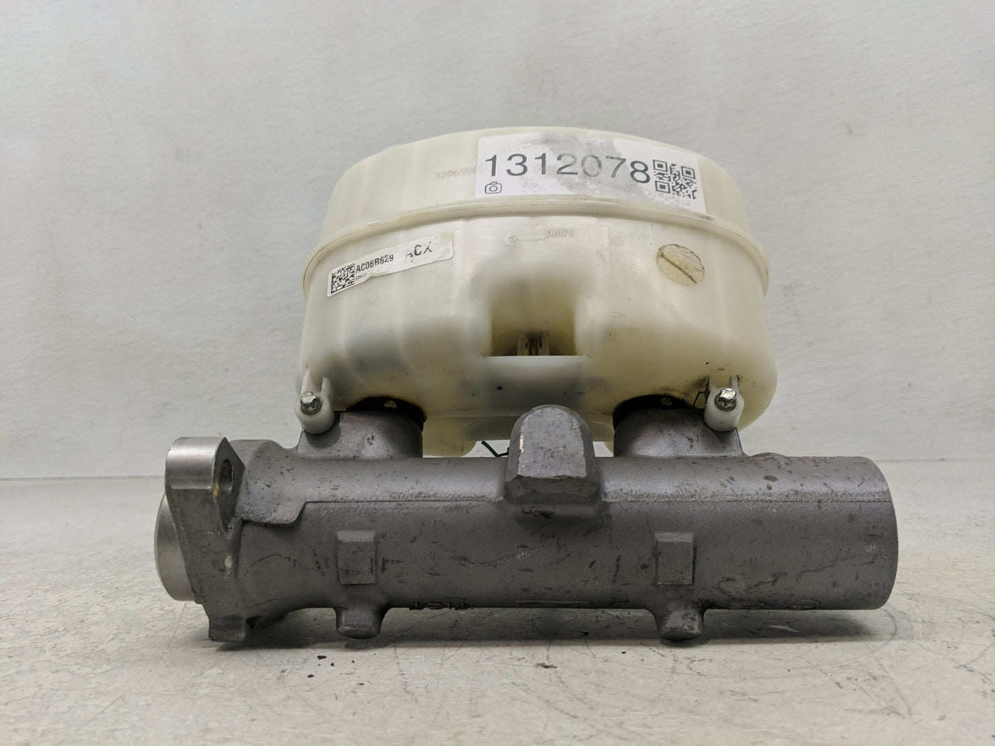2019-2021 Chevrolet Express 2500 Brake Master Cylinder - Oemusedautoparts1.com