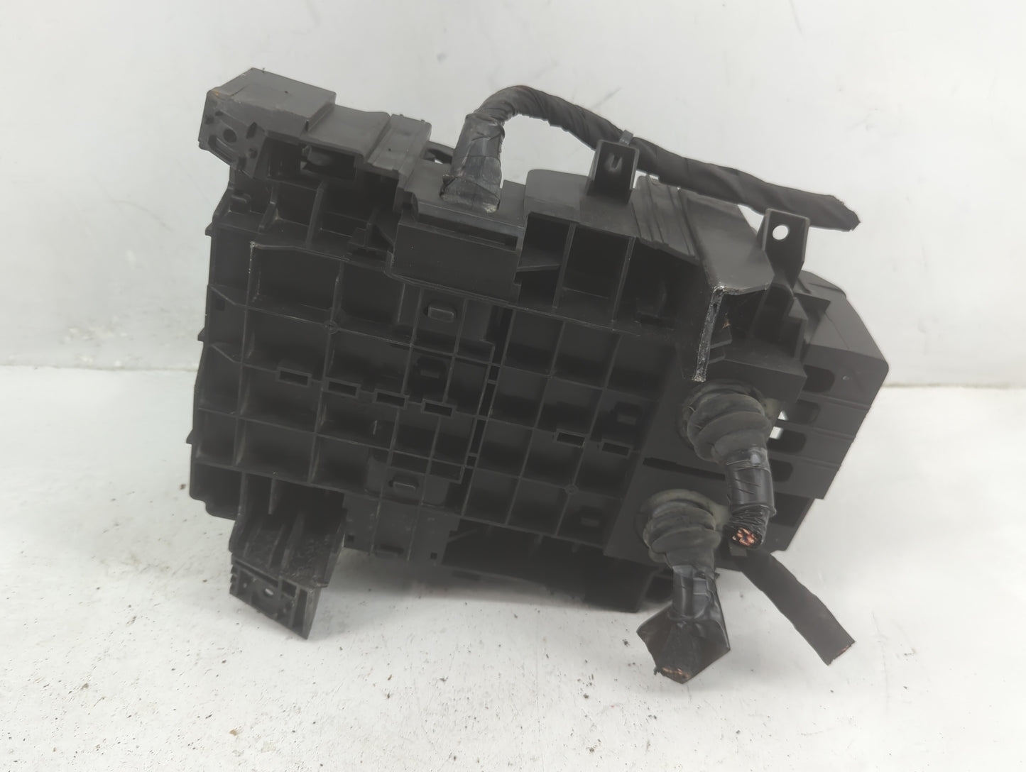 2019-2021 Chevrolet Malibu Fusebox Fuse Box Panel Relay Module P/N:84586305 Fits Fits 2019 2020 2021 OEM Used Auto Parts - O