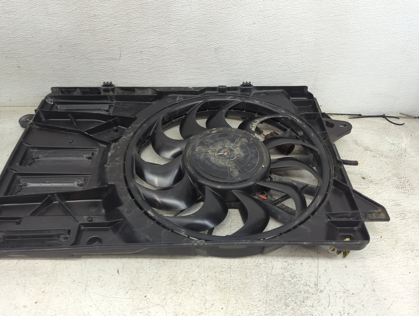 2016-2021 Chevrolet Malibu Electric Radiator Cooling Fan Motor Assembly P/N:80960028Y 34118000000Y Fits OEM Used Auto Parts