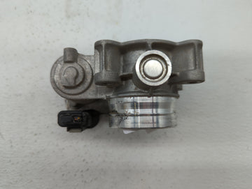 2016-2019 Chevrolet Malibu Throttle Body P/N:12671379AA Fits Fits 2016 2017 2018 2019 OEM Used Auto Parts
