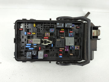 2018-2019 Chevrolet Malibu Fusebox Fuse Box Panel Relay Module P/N:84586305 84586306, 84181106 Fits Fits 2018 2019 OEM Used Auto Parts