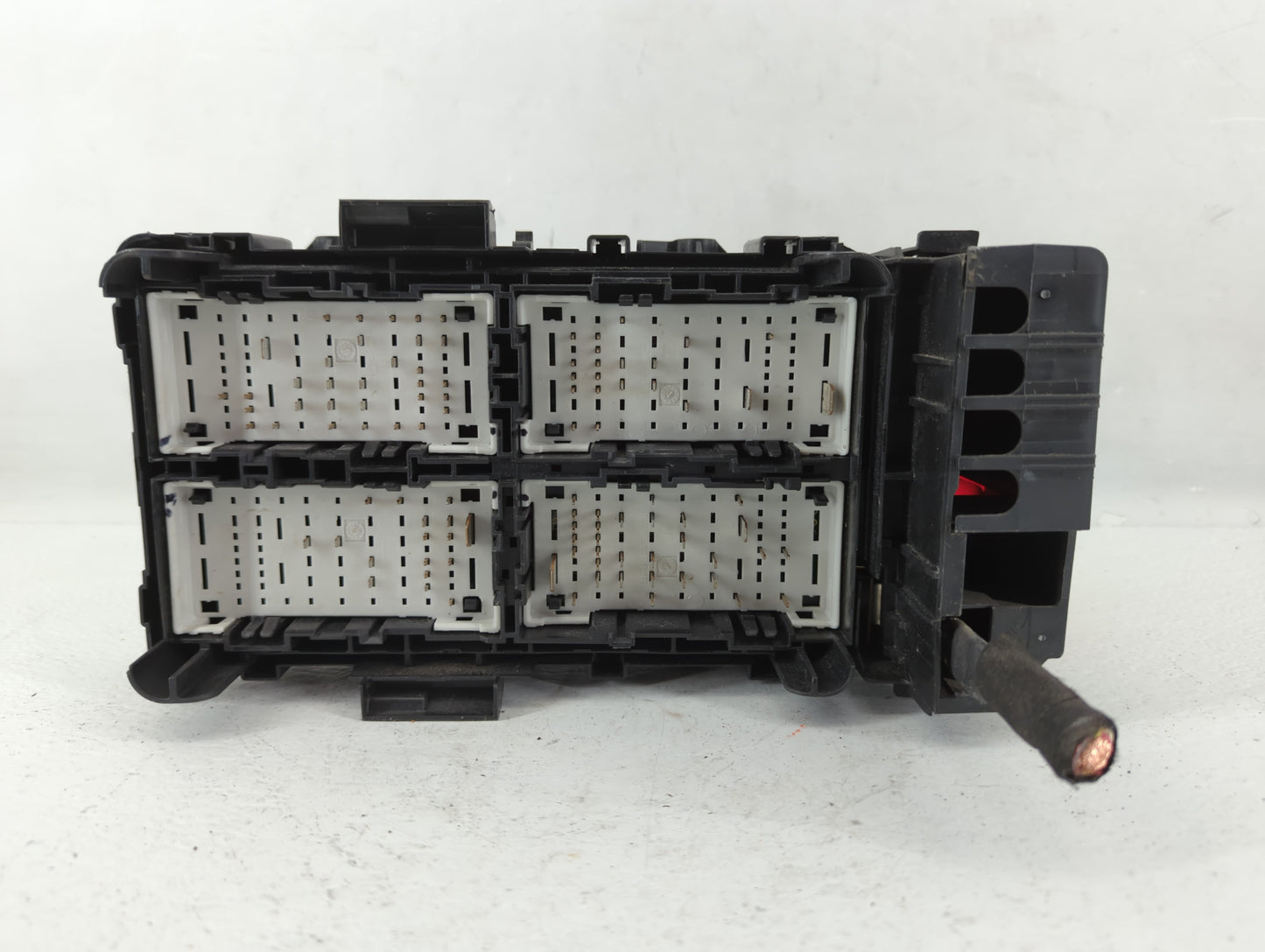 2018-2019 Chevrolet Malibu Fusebox Fuse Box Panel Relay Module P/N:84586305 84586306, 84181106 Fits Fits 2018 2019 OEM Used
