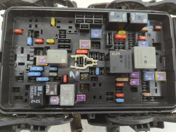 2018-2019 Chevrolet Malibu Fusebox Fuse Box Panel Relay Module P/N:PP-GF35 Fits Fits 2018 2019 OEM Used Auto Parts