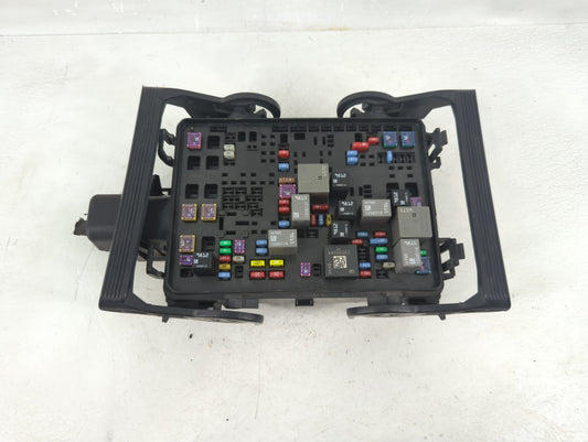 2017-2018 Chevrolet Silverado 2500 Fusebox Fuse Box Panel Relay Module Fits Fits 2017 2018 2019 OEM Used Auto Parts