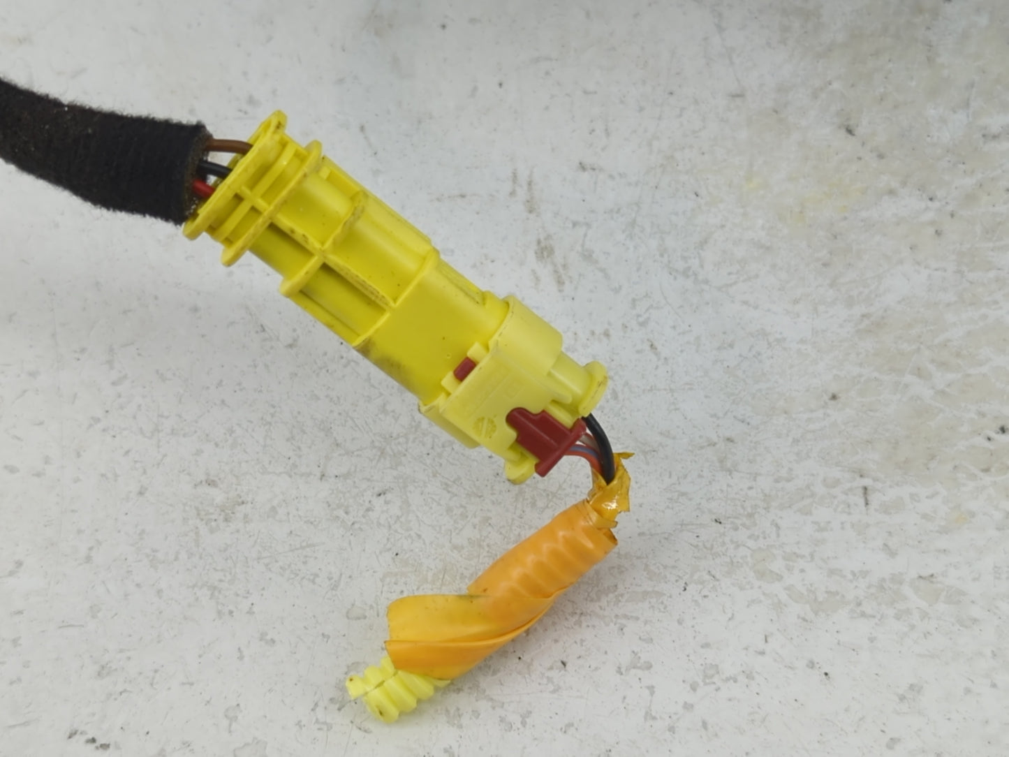 2012-2019 Chevrolet Sonic Air Bag Passenger Right Knee OEM P/N:95934658 Fits Fits 2012 2013 2014 2015 2016 2017 2018 2019 OE