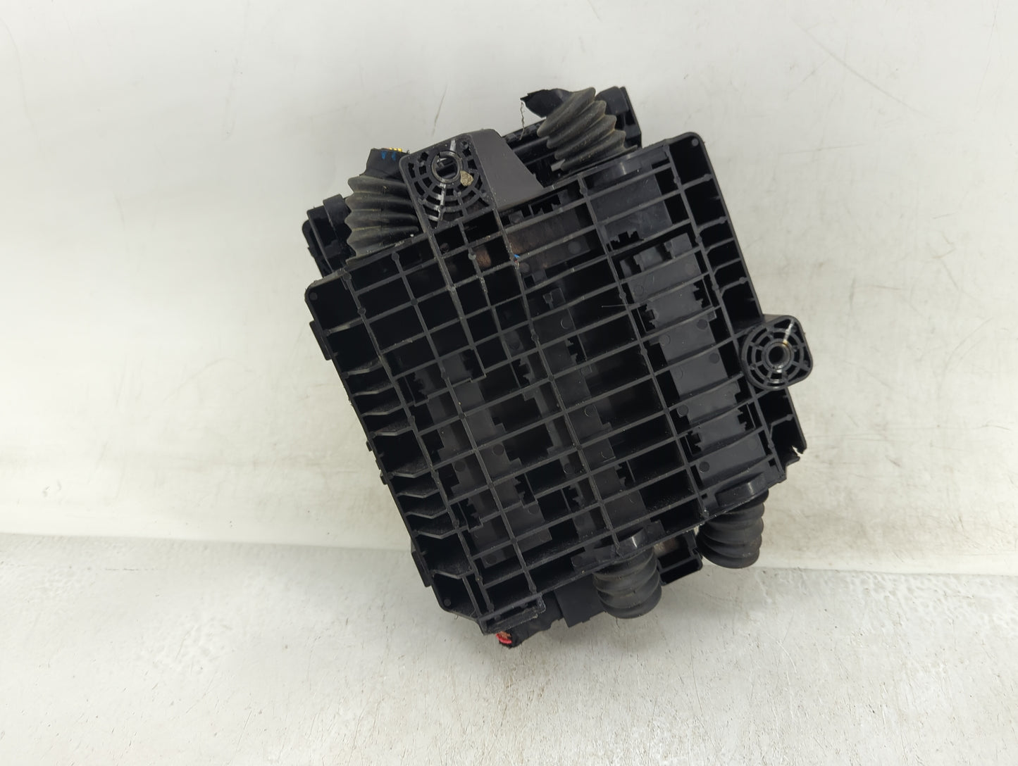 2018-2019 Chevrolet Traverse Fusebox Fuse Box Panel Relay Module Fits Fits 2018 2019 OEM Used Auto Parts - Oemusedautoparts1