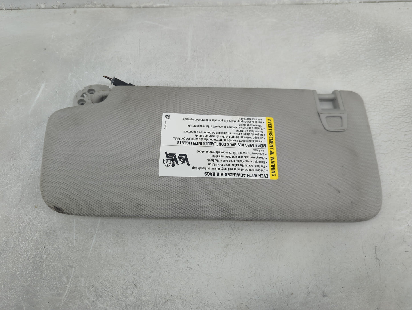 2018-2022 Chevrolet Traverse Sun Visor Shade Replacement Driver Left Mirror Fits Fits 2018 2019 2020 2021 2022 OEM Used Auto