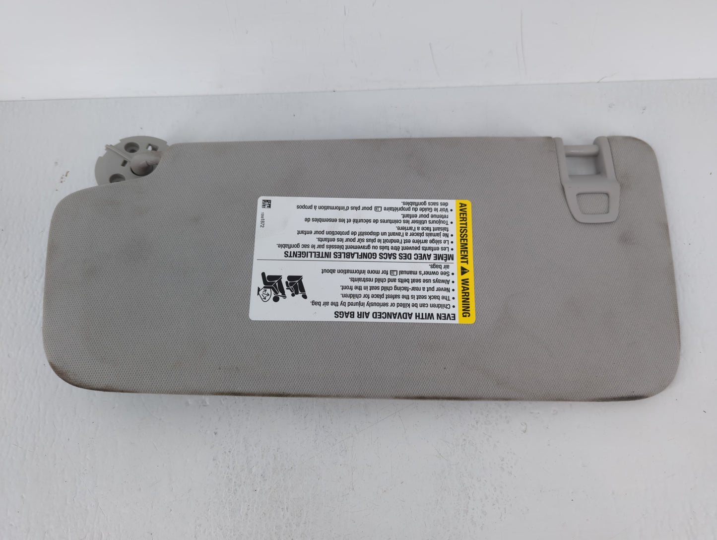 2018-2022 Chevrolet Traverse Sun Visor Shade Replacement Passenger Right Mirror Fits Fits 2018 2019 2020 2021 2022 OEM Used