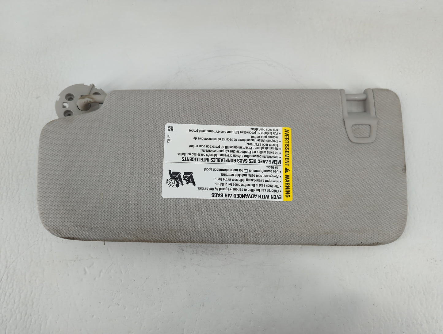 2018-2022 Chevrolet Traverse Sun Visor Shade Replacement Passenger Right Mirror Fits Fits 2018 2019 2020 2021 2022 OEM Used