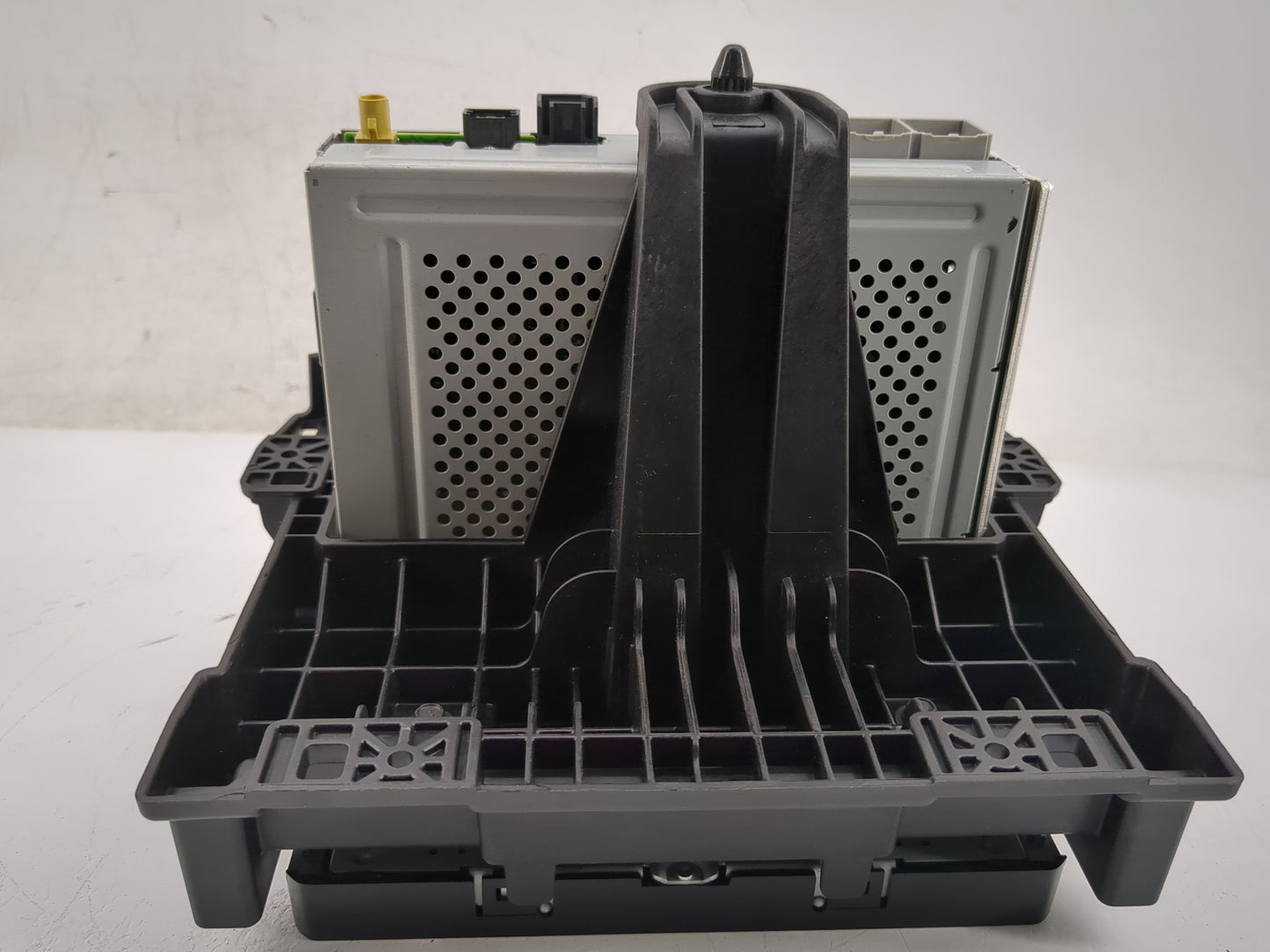 2018-2019 Chevrolet Trax Radio AM FM Cd Player Receiver Replacement P/N:812425551 84388577, 84610605 Fits Fits 2018 2019 OEM