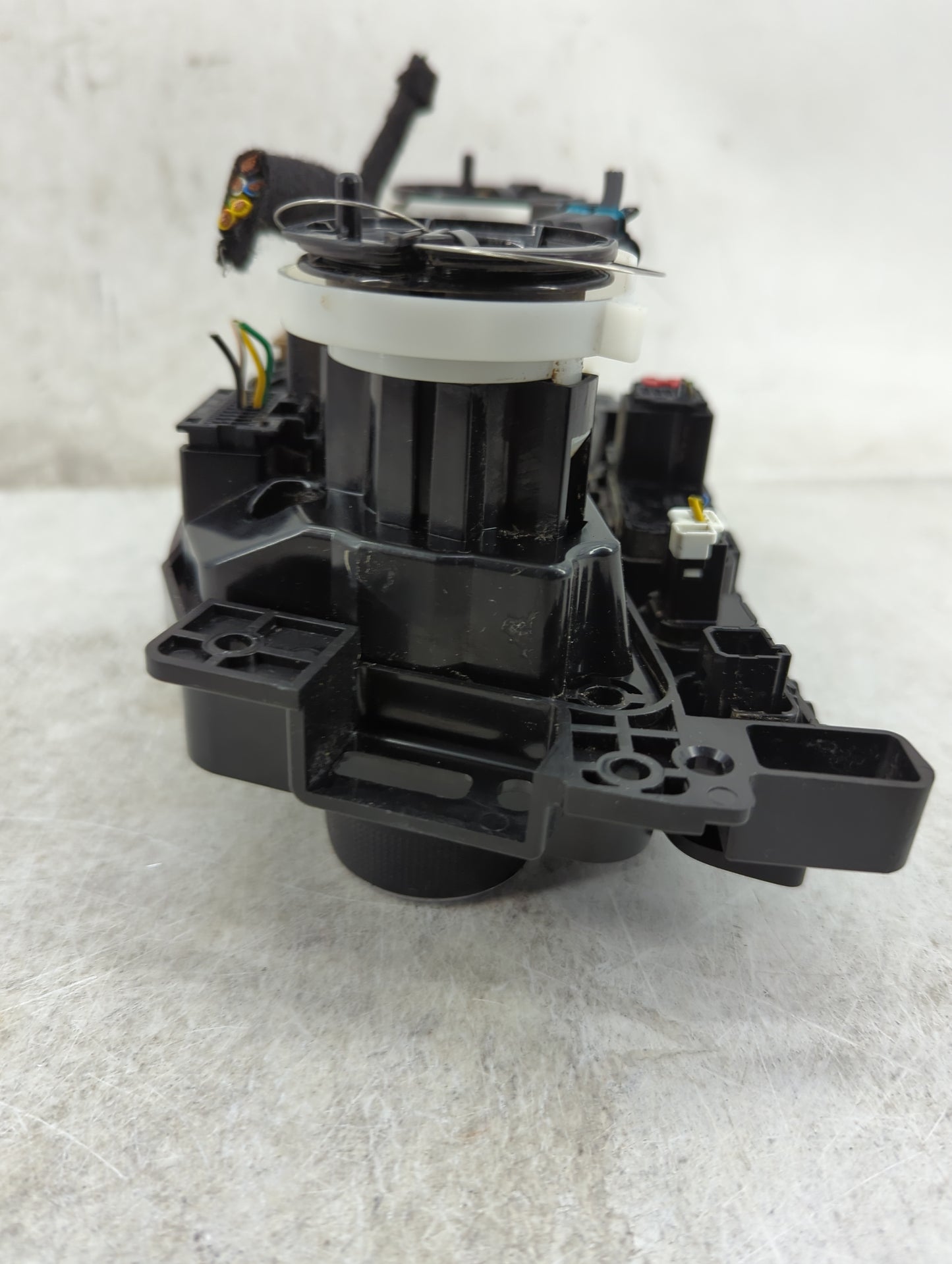 2019 Chevrolet Trax Climate Control Module Temperature AC/Heater Replacement P/N:42588188 Fits OEM Used Auto Parts - Oemused