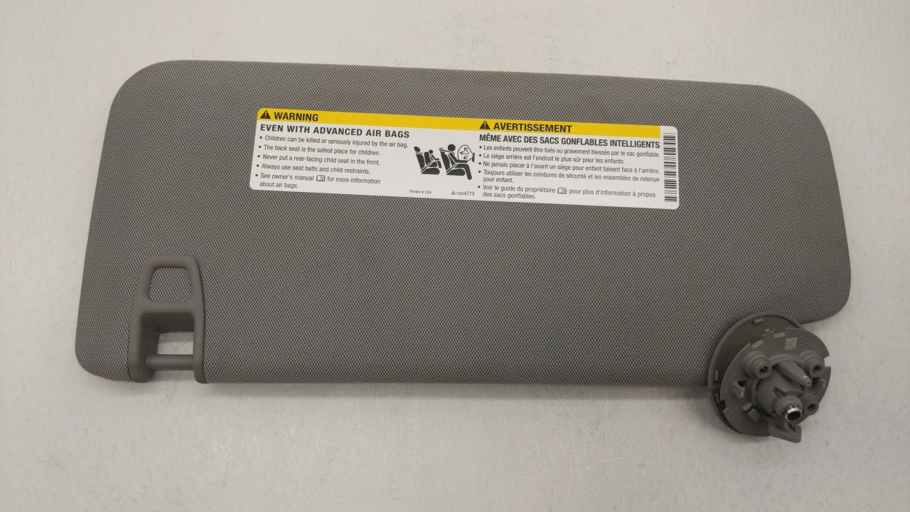 2017-2018 Chevrolet Trax Sun Visor Shade Replacement Passenger Right Mirror Fits Fits 2017 2018 OEM Used Auto Parts - Oemuse