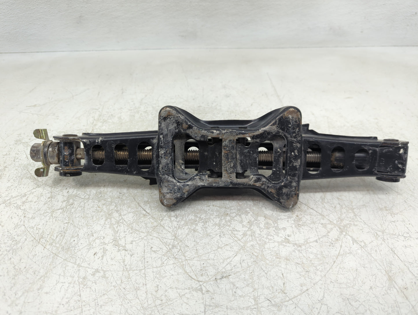 2019 Chrysler 300 Spare Scissor Car Jack - Oemusedautoparts1.com