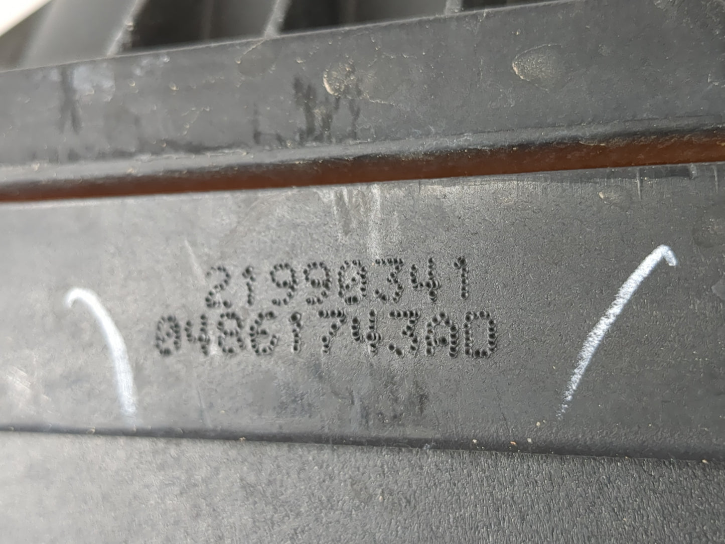 2011-2019 Chrysler 300 Air Cleaner Intake-duct Hose Tube - Oemusedautoparts1.com