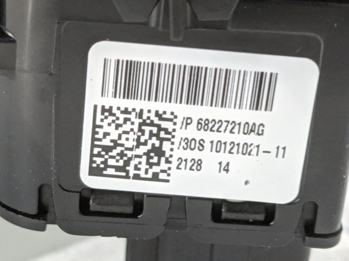 2019 Chrysler Pacifica Floor Console Assembly Shifter Black - Oemusedautoparts1.com