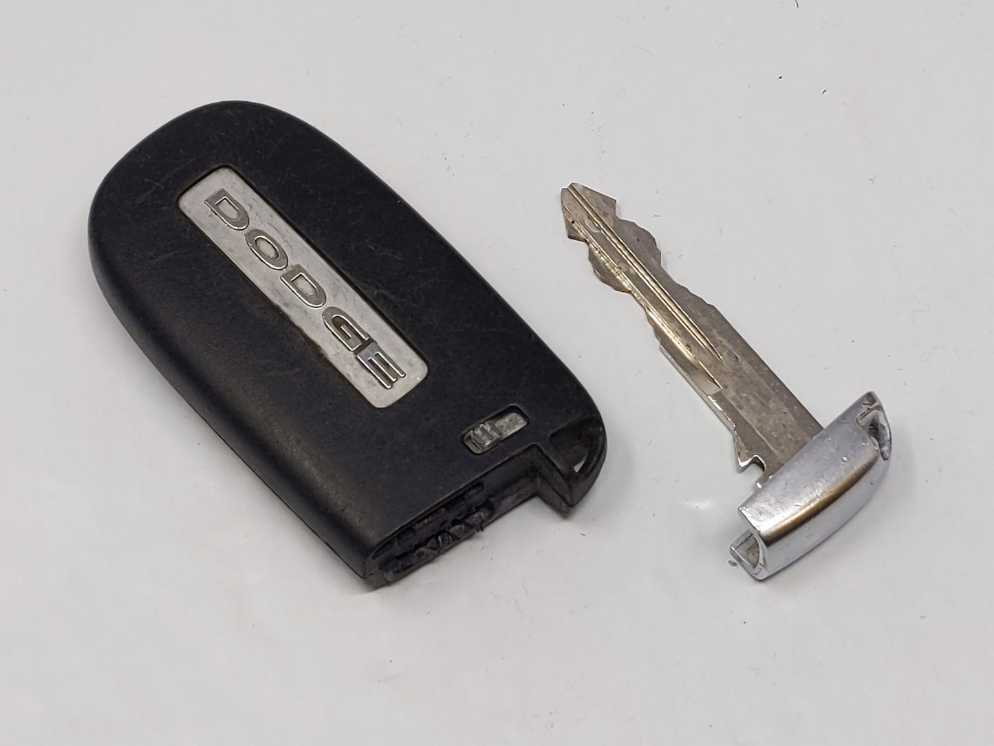 Dodge Challenger Keyless Entry Remote Fob M3n-40821302 4 Buttons - Oemusedautoparts1.com