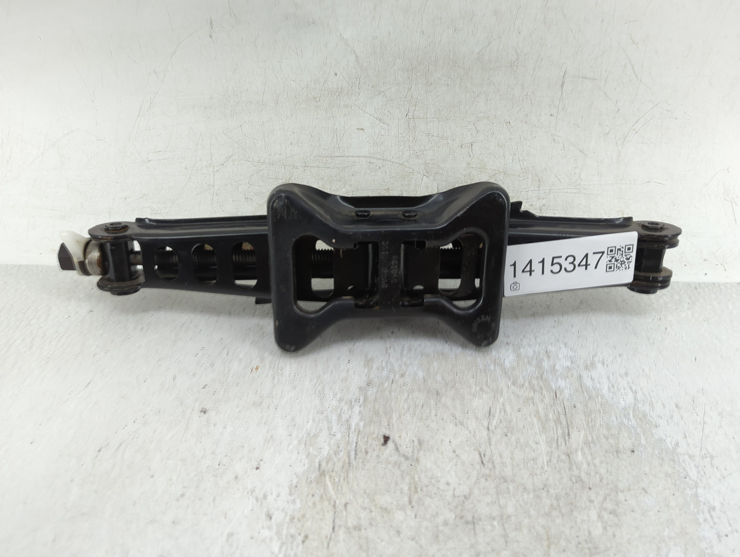 2019 Dodge Journey Spare Scissor Car Jack - Oemusedautoparts1.com