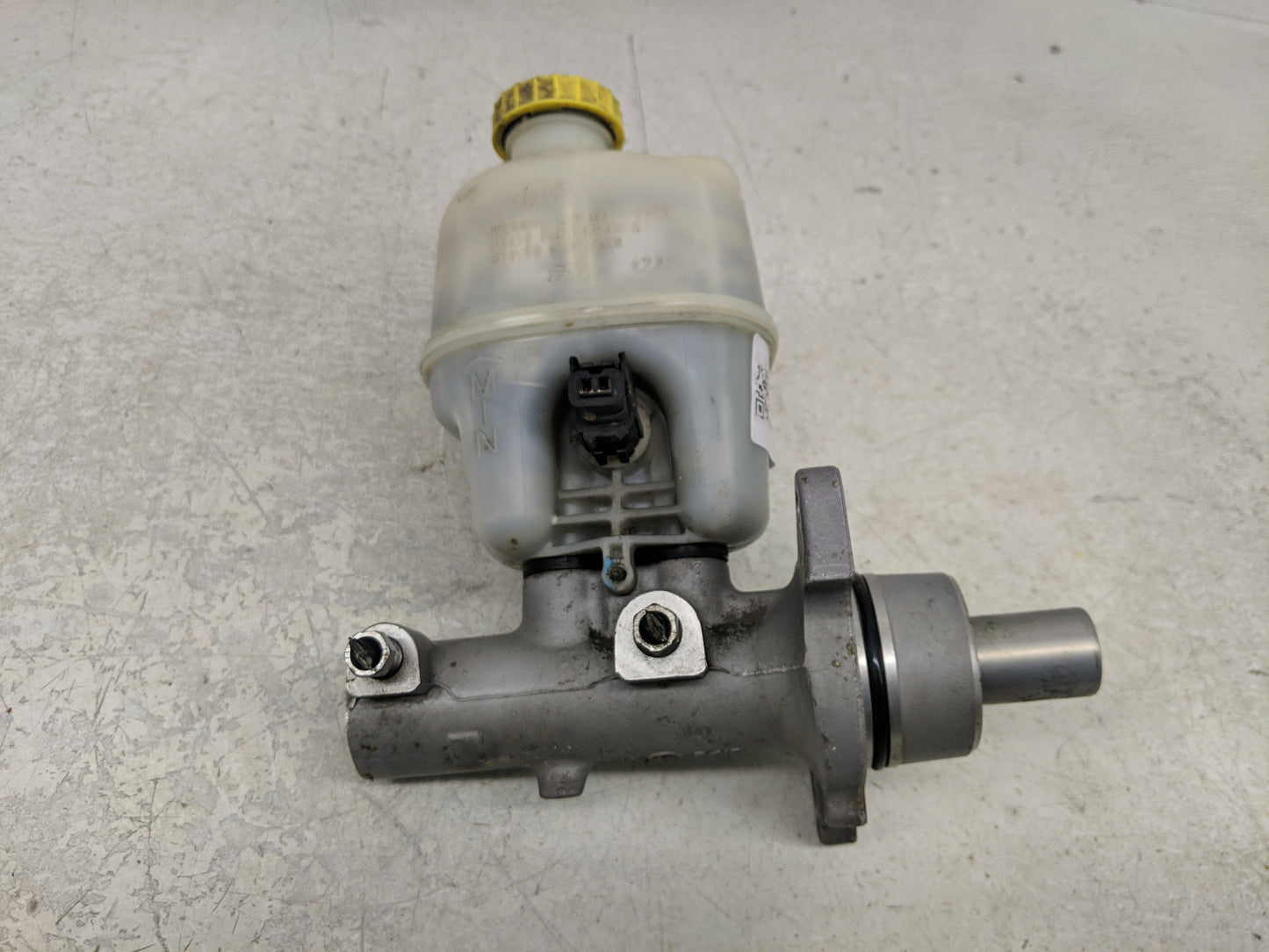 2007-2008 Dodge Ram 1500 Brake Master Cylinder - Oemusedautoparts1.com